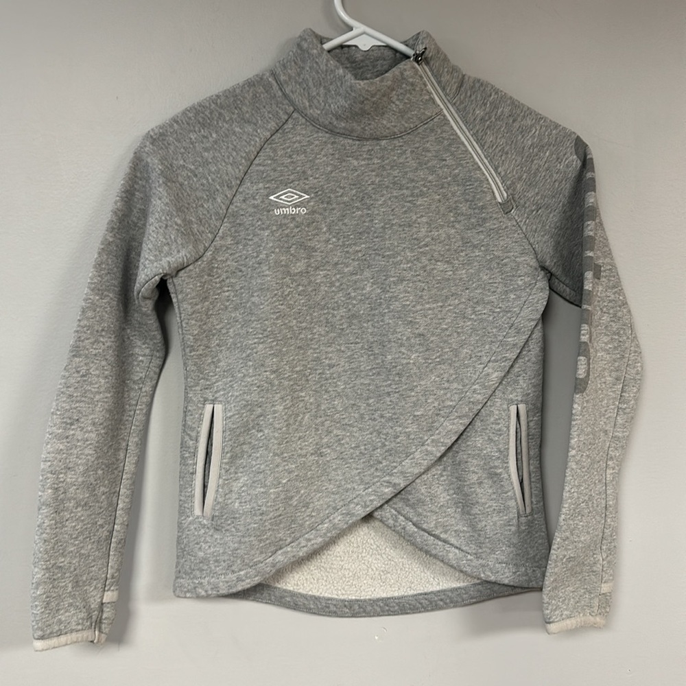 Umbro Gray Girls Youth Pullover Jacket / Sweatshirt,  thumb holes, M 7 / 8
